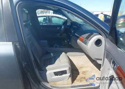 2005 Volkswagen Touareg V8 z USA, uszkodzony, nr VIN WVGZM77L15D023190